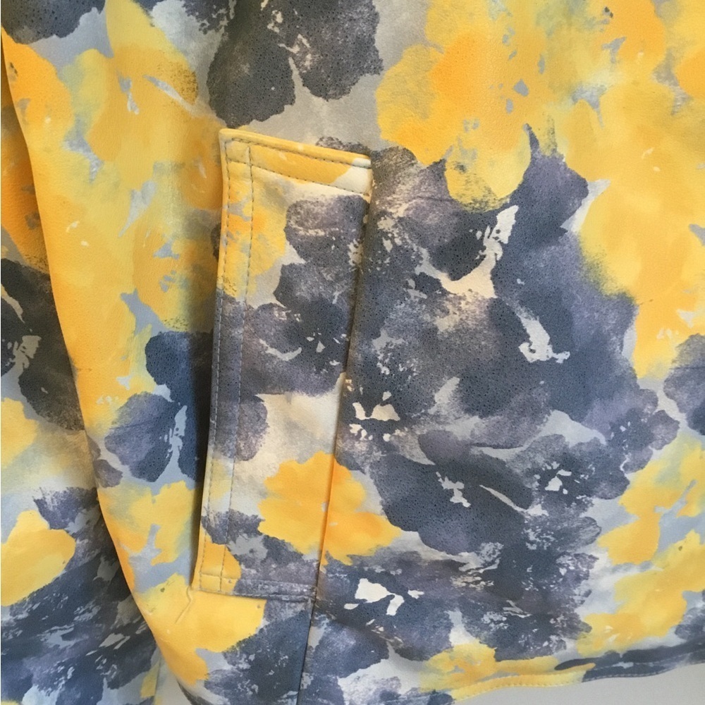 Nine West Blue and Yellow Floral Blazer Size Large - Picture 2 of 7